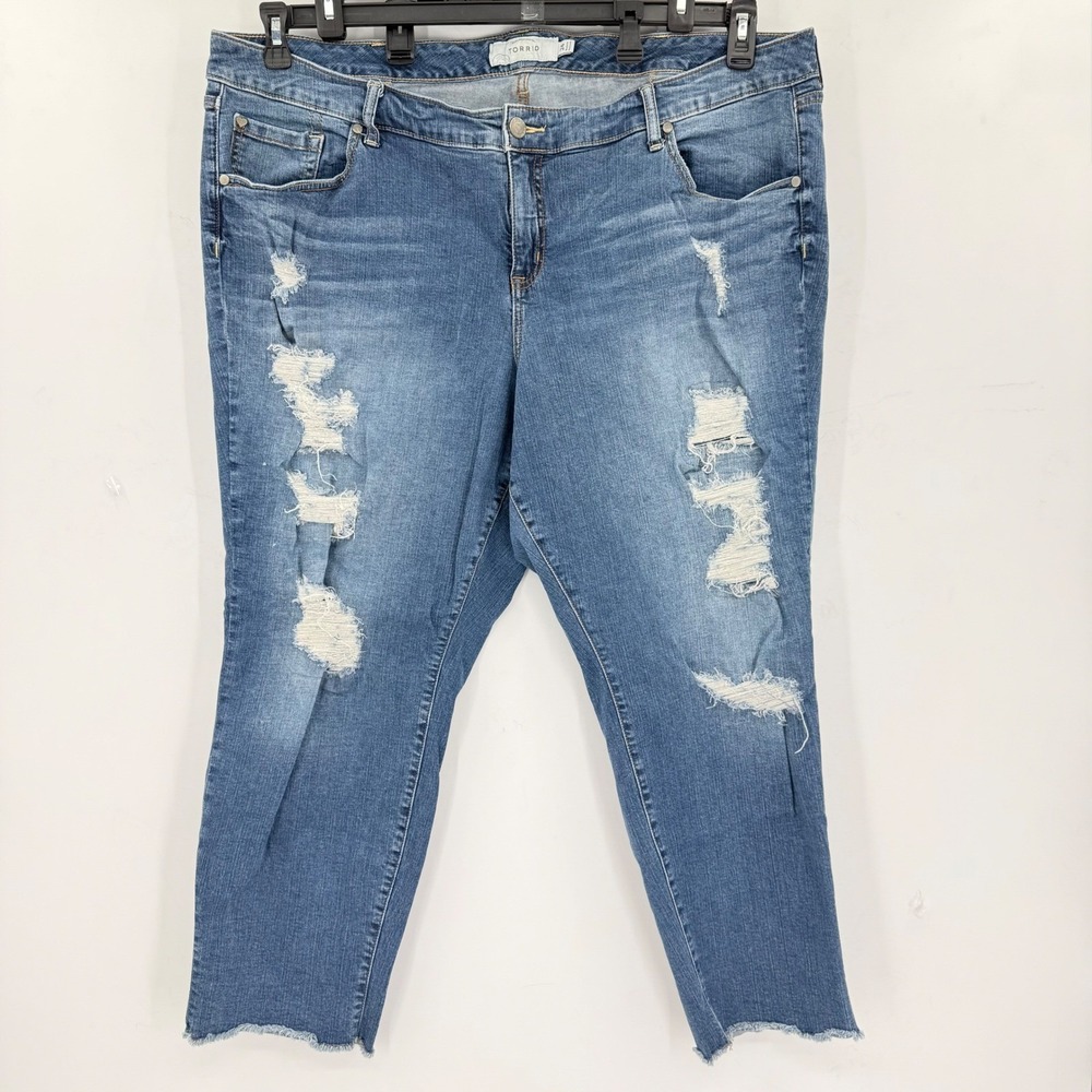 Torrid Women's Distressed Ripped Cropped Jeans Plus 24 Stretch Blue Frayed Hem